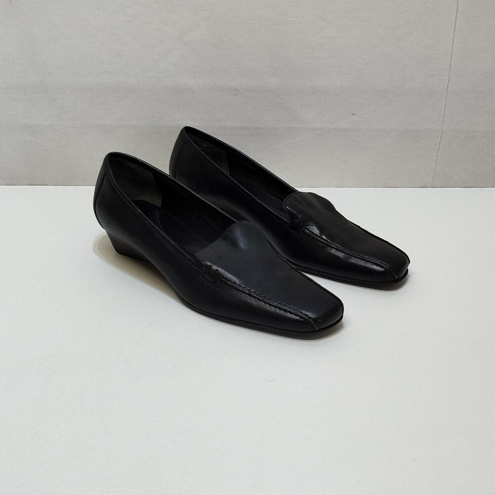 Naturalizer Leather Wedge Heel Loafer Square Toe Office Shoe 7.5M Elegant Design